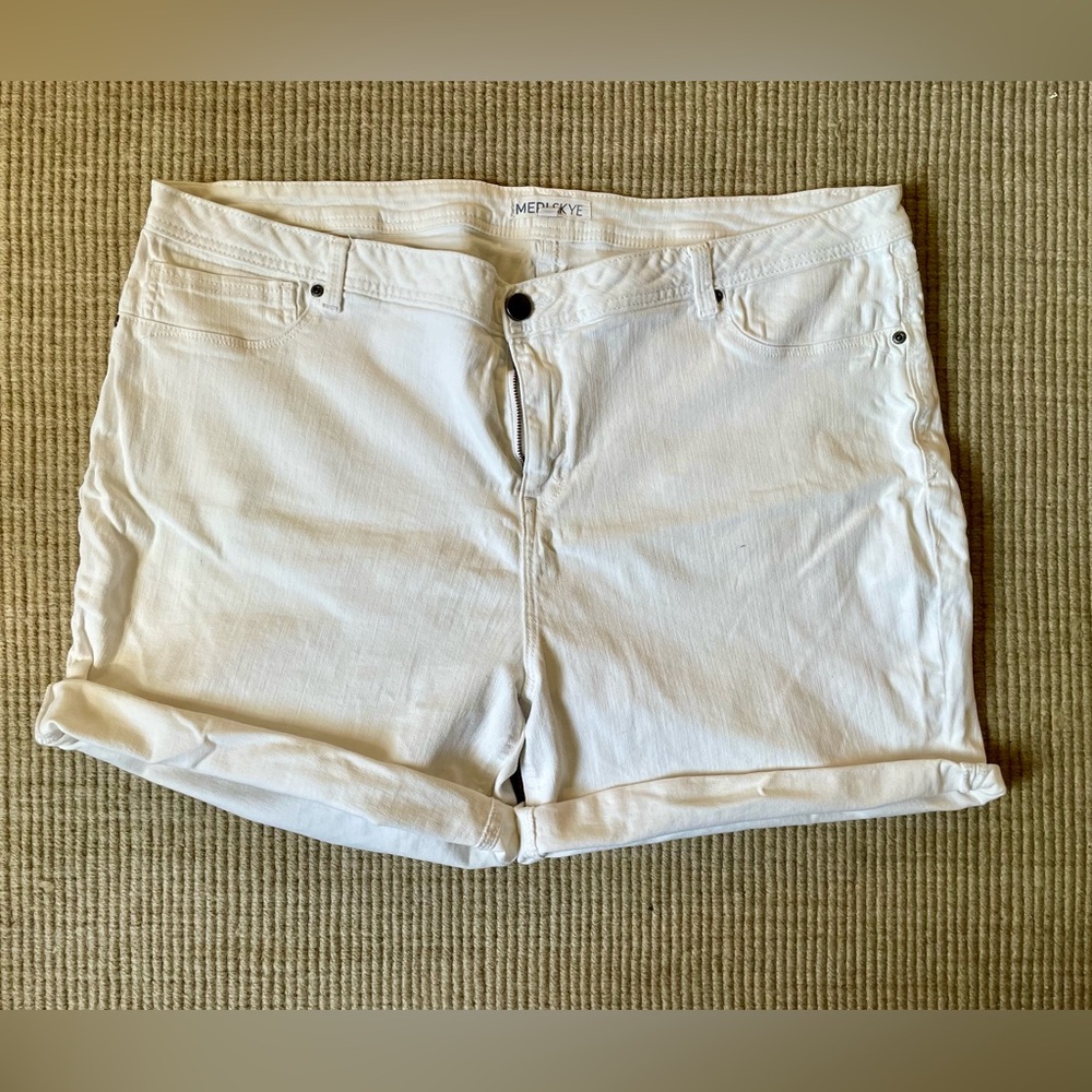 Meri Sky White Denim Shorts size 24W